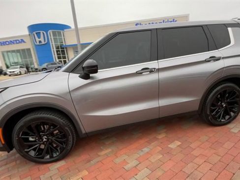 Used 2022 Mitsubishi Outlander SE image 6