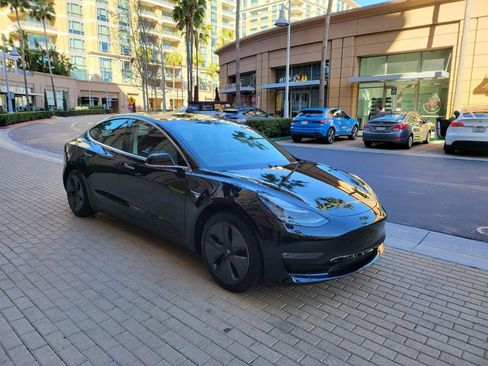 Used 2018 Tesla Model 3 Long Range RWD image 3