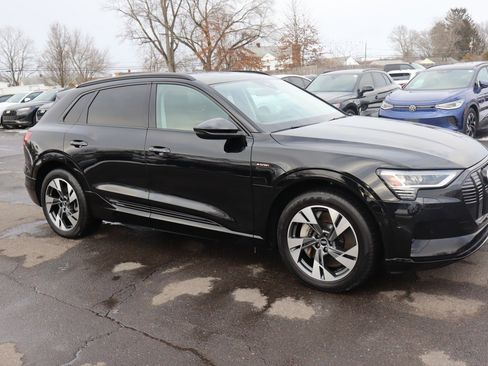 Used 2021 Audi e-tron Premium w/ Convenience Plus Package image 3