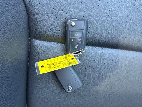 Used 2021 Volkswagen Golf 4-Door FWD image 21