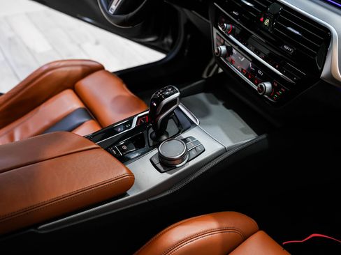 Used 2021 BMW M5 image 74