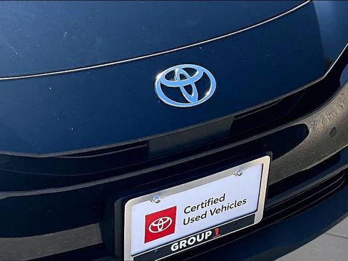 Certified 2025 Toyota Prius LE FWD image 29
