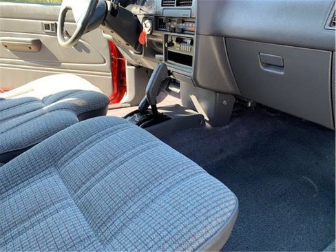 Used 1990 Toyota Pickup Deluxe image 11