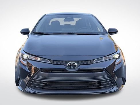 Used 2025 Toyota Corolla LE image 2