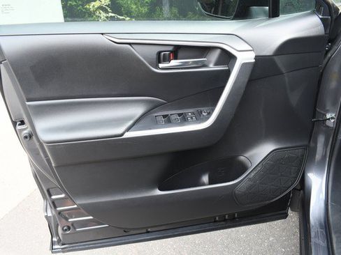 Used 2022 Toyota RAV4 XLE w/ Convenience Package FWD image 13