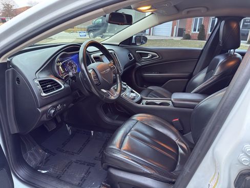 Used 2017 Chrysler 200 Limited Platinum image 12