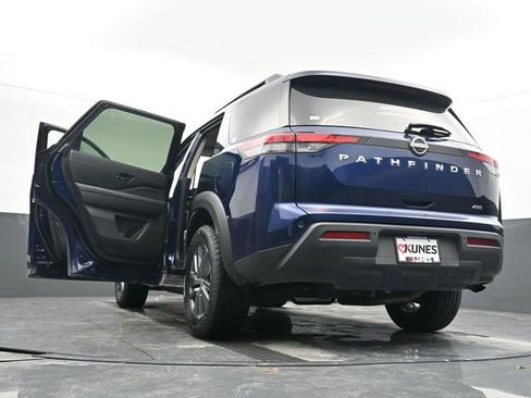 Used 2025 Nissan Pathfinder SV image 71