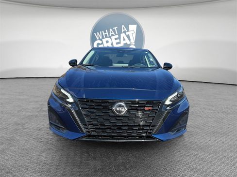 Used 2024 Nissan Altima 2.5 SR w/ SR Premium Package image 9