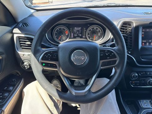 Used 2019 Jeep Cherokee Latitude w/ Popular Appearance Group image 12