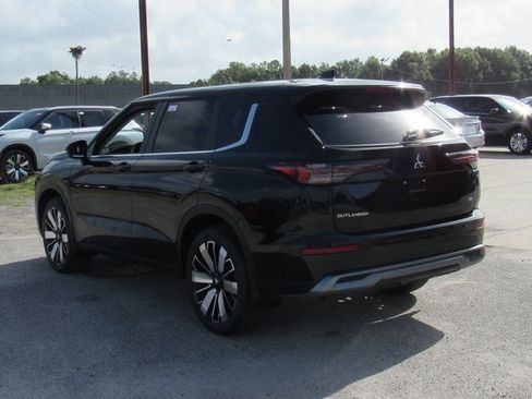 New 2025 Mitsubishi Outlander SE image 5