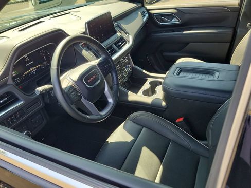 Used 2024 GMC Yukon XL SLT w/ SLT Luxury Package AWD/4WD image 10