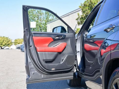 Certified 2022 Toyota Highlander XSE image 22