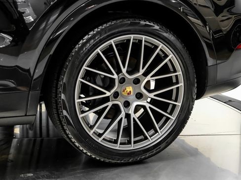 Used 2023 Porsche Cayenne S Platinum w/ Premium Package Plus AWD/4WD image 52