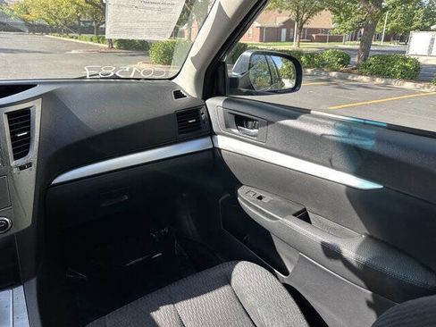 Used 2011 Subaru Outback 2.5i Premium image 12