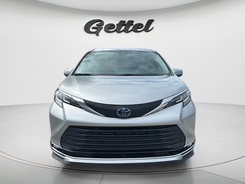 Used 2022 Toyota Sienna XLE FWD image 29