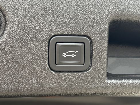 Used 2024 Chevrolet Equinox LT FWD image 9