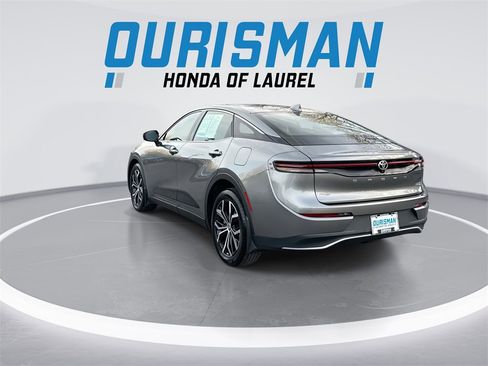 Used 2023 Toyota Crown XLE image 6