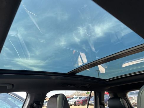 Certified 2022 Volkswagen Tiguan SEL R-Line image 74