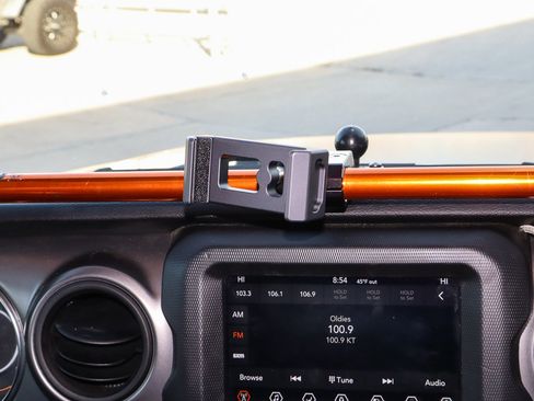 Used 2021 Jeep Gladiator Sport image 32