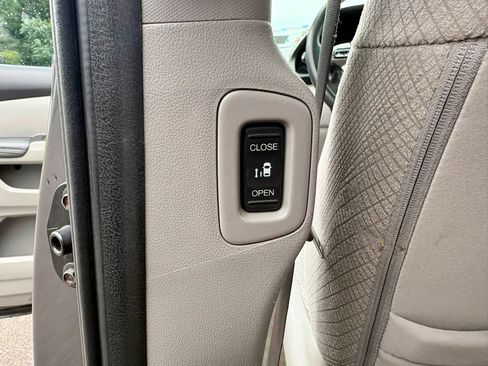 Used 2016 Honda Odyssey EX image 12