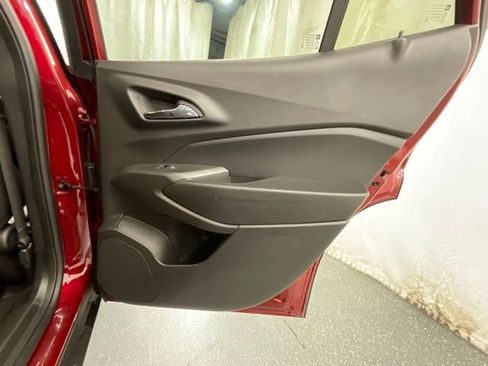 Used 2025 Chevrolet Trax LT w/ LT Convenience Package FWD image 25