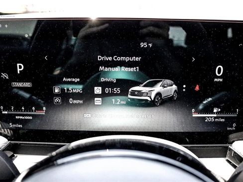 New 2025 Nissan Kicks SR image 15