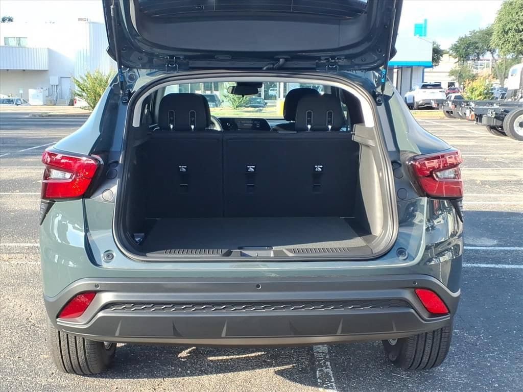 New 2026 Chevrolet Trax LS w/ LS Convenience Package FWD image 12