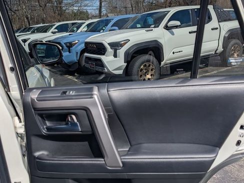 Used 2017 Toyota 4Runner Limited image 17
