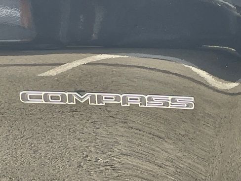 Used 2024 Jeep Compass Limited image 10