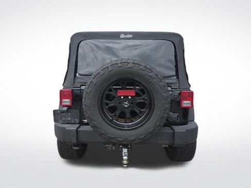Used 2014 Jeep Wrangler Unlimited Rubicon w/ Connectivity Group AWD/4WD image 7