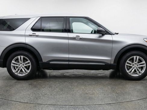 Used 2024 Ford Explorer XLT w/ Equipment Group 202A AWD/4WD image 11