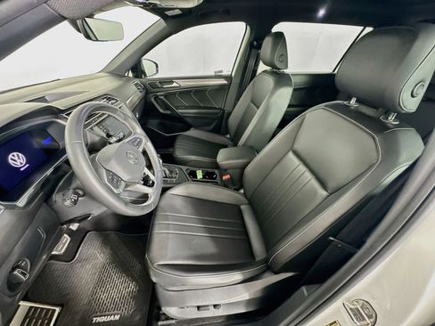 Used 2023 Volkswagen Tiguan SE R-Line FWD image 13