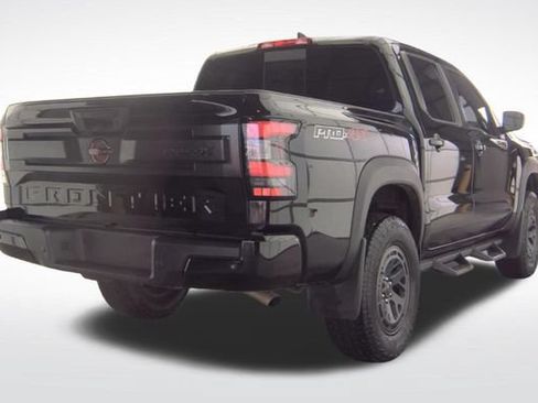 Used 2025 Nissan Frontier PRO-4X AWD/4WD image 2