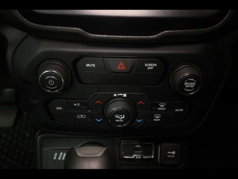 Used 2019 Jeep Renegade Altitude w/ Quick Order Package 2XM AWD/4WD image 24