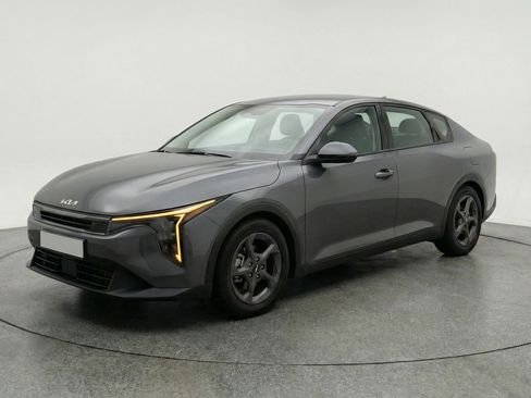 Used 2025 Kia K4 FWD image 3