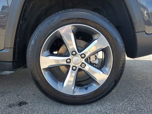 Certified 2025 Jeep Grand Cherokee Limited w/ Luxury Tech Group II image 14