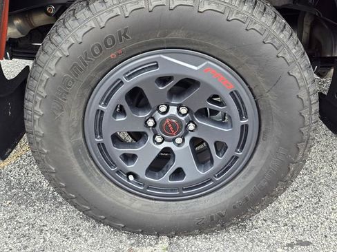 Used 2025 Nissan Frontier PRO-4X w/ Pro Premium Package image 13