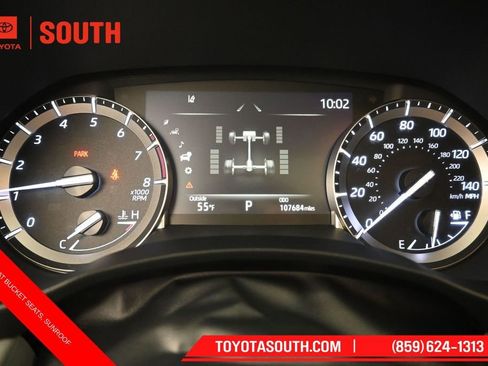 Used 2022 Toyota Highlander XLE AWD/4WD image 12