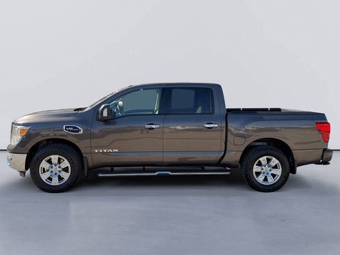 Used 2017 Nissan Titan SV image 6