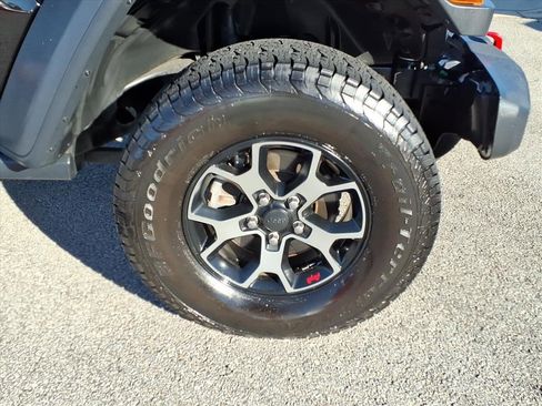 Used 2019 Jeep Wrangler Unlimited Rubicon w/ Cold Weather Group image 10