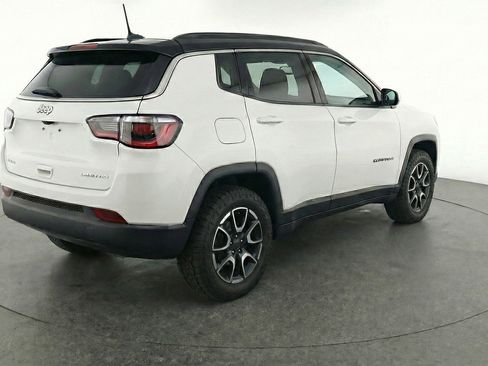 Used 2025 Jeep Compass Trailhawk AWD/4WD image 9