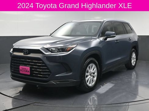 Used 2024 Toyota Grand Highlander FWD image 2
