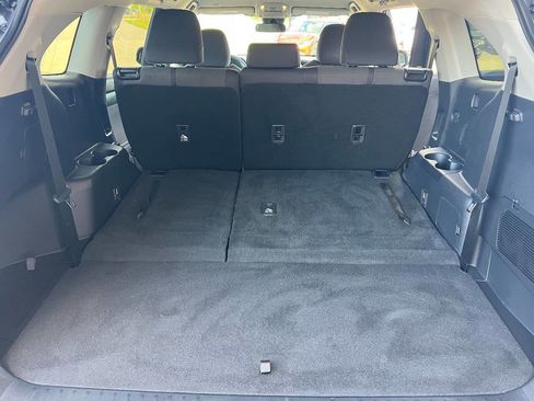 Used 2021 Toyota Highlander LE image 27