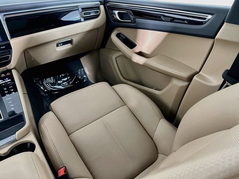 Certified 2026 Porsche Macan AWD/4WD image 26