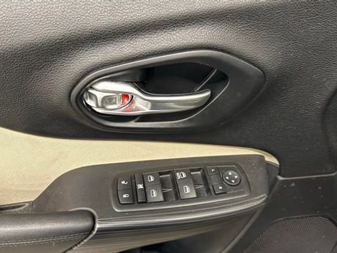 Used 2017 Jeep Cherokee Sport AWD/4WD image 14