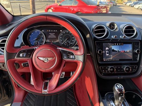 Used 2017 Bentley Bentayga AWD/4WD image 43