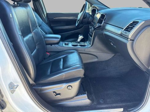 Used 2019 Jeep Grand Cherokee Limited image 16