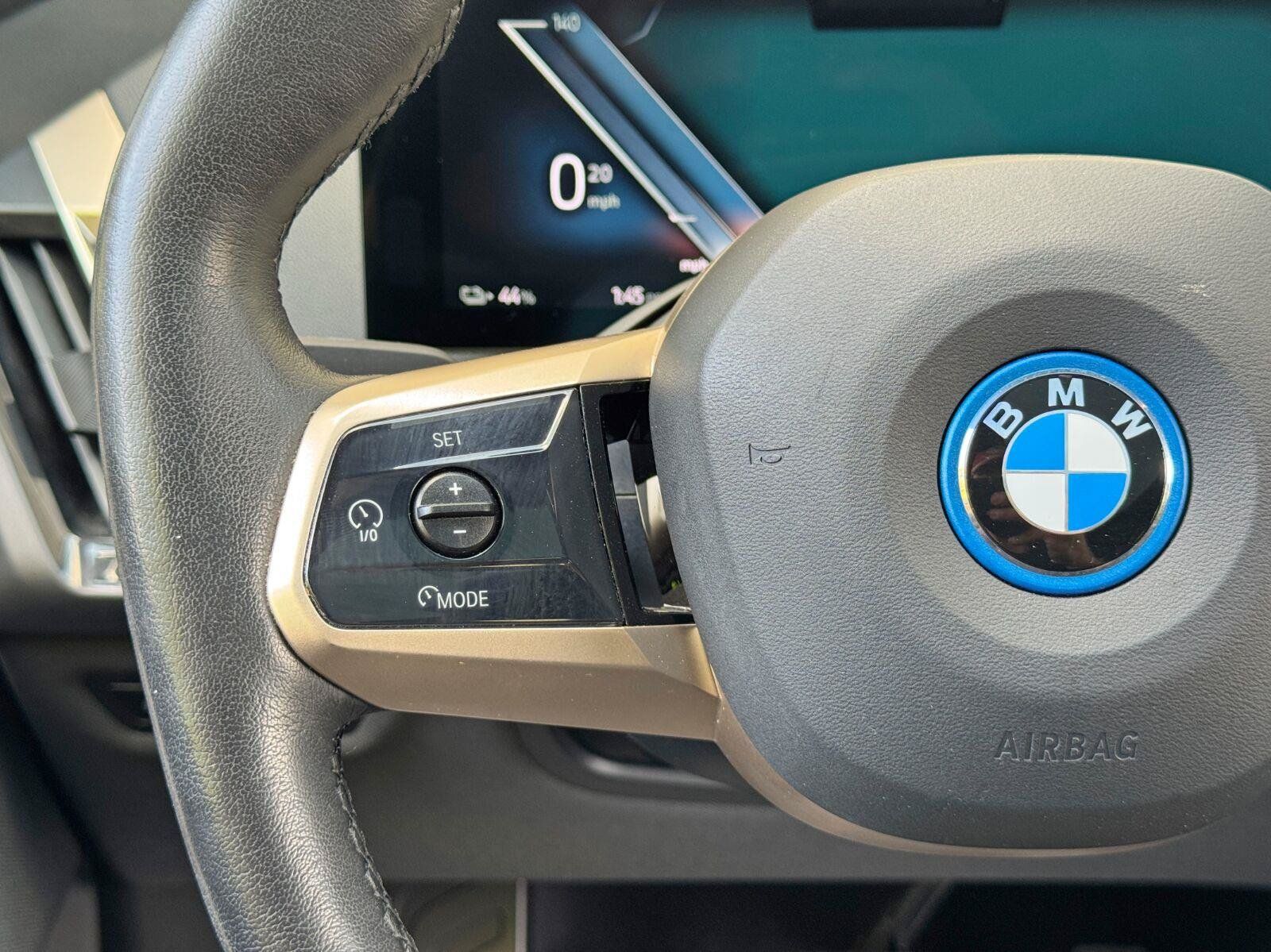 Used 2025 BMW iX xDrive50 AWD/4WD image 21