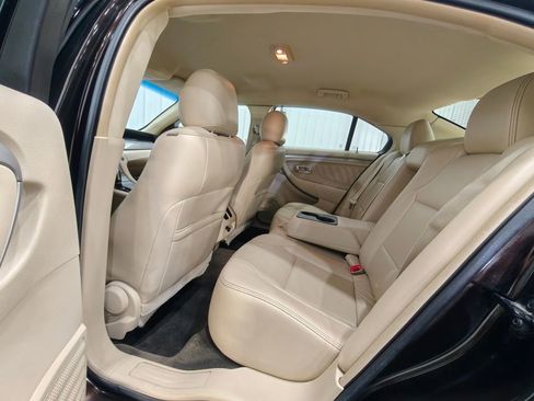 Used 2013 Ford Taurus SEL FWD image 28