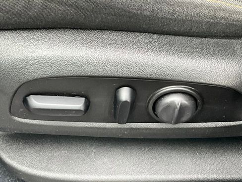 Used 2021 Chevrolet Equinox LT image 25